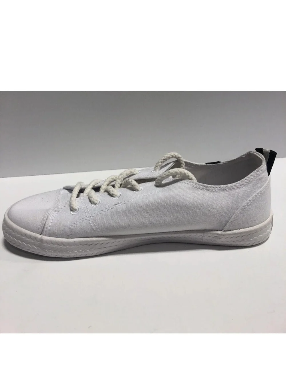 Billabong Women's Low-Top Canvas Sneakers in White Size 10
